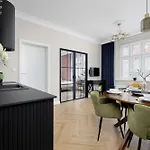 Apartment Elegant With A Work Space Close To The Center By Renters Katowice