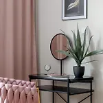 Elegant With A Work Space Close To The Center By Renters