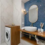 Elegant With A Work Space Close To The Center By Renters Katowice