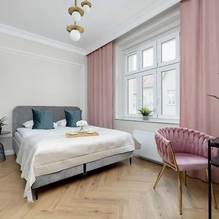 Elegant With A Work Space Close To The Center By Renters Apartament *