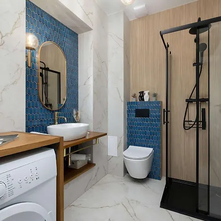 Elegant With A Work Space Close To The Center By Renters Katowice