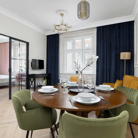 Elegant With A Work Space Close To The Center By Renters