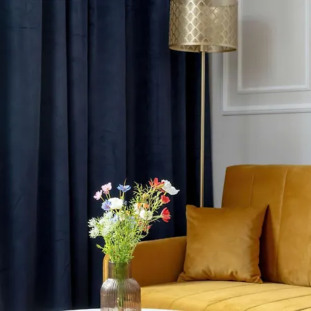 Elegant With A Work Space Close To The Center By Renters Apartmán Katovice