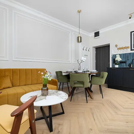 Elegant With A Work Space Close To The Center By Renters Apartment *