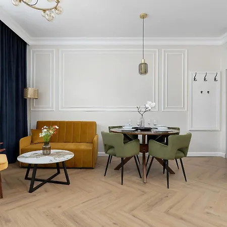 Apartment Elegant With A Work Space Close To The Center By Renters Katowice