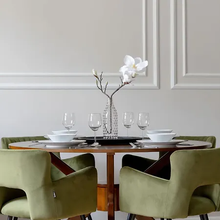 Elegant With A Work Space Close To The Center By Renters *