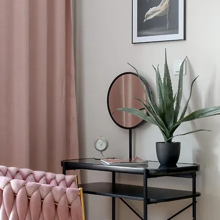 Elegant With A Work Space Close To The Center By Renters