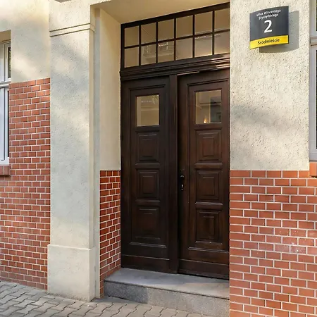 Apartment Elegant With A Work Space Close To The Center By Renters Katowice