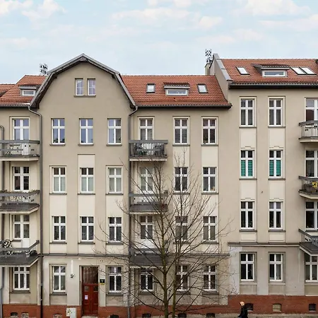 Elegant With A Work Space Close To The Center By Renters *