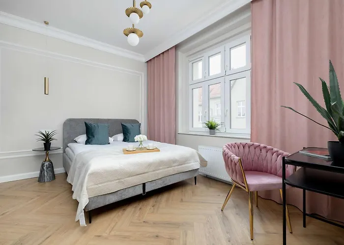 Elegant With A Work Space Close To The Center By Renters Apartament *