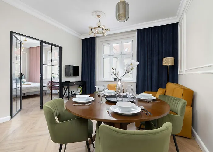 Elegant With A Work Space Close To The Center By Renters