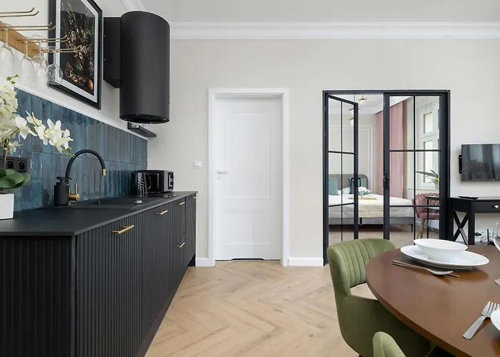 Elegant With A Work Space Close To The Center By Renters