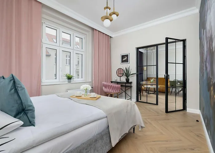 Elegant With A Work Space Close To The Center By Renters Katowice