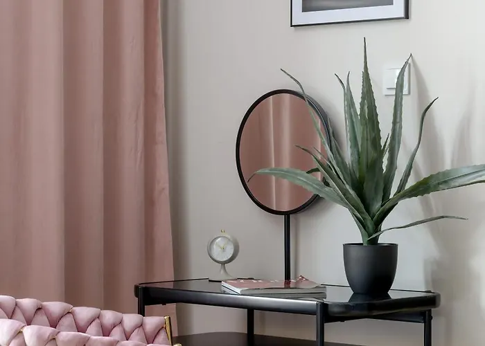 Elegant With A Work Space Close To The Center By Renters