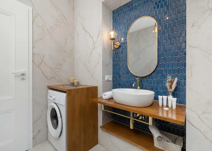 Elegant With A Work Space Close To The Center By Renters Katowice