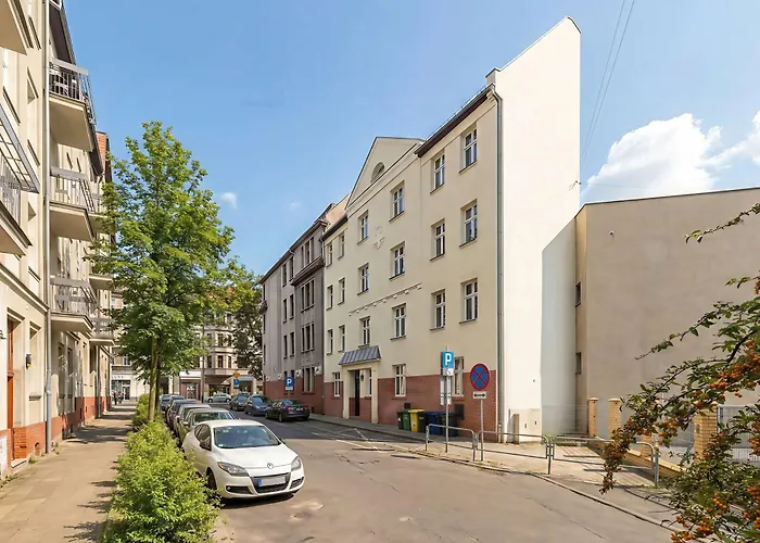 Elegant With A Work Space Close To The Center By Renters Katowice