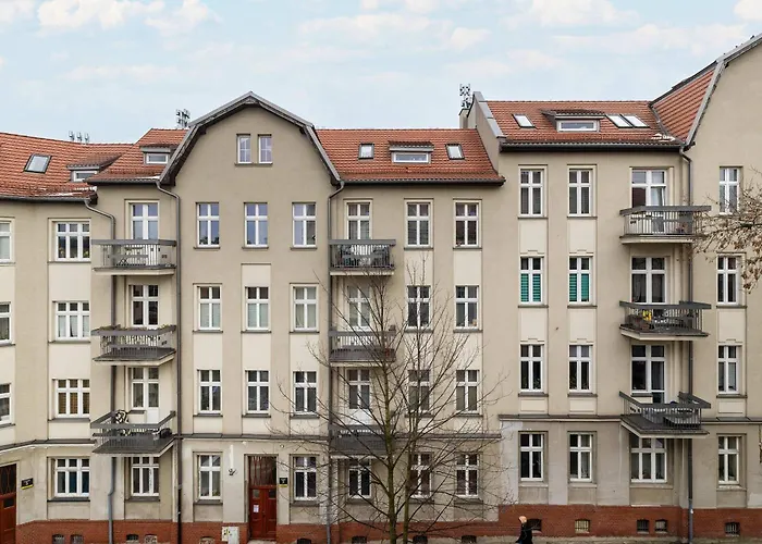 Elegant With A Work Space Close To The Center By Renters *